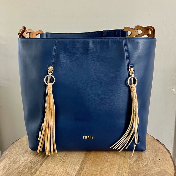 Alviero Martini 1A Claisse Navy Boho Shoulder Bag With Tassles - Picture 1 of 15